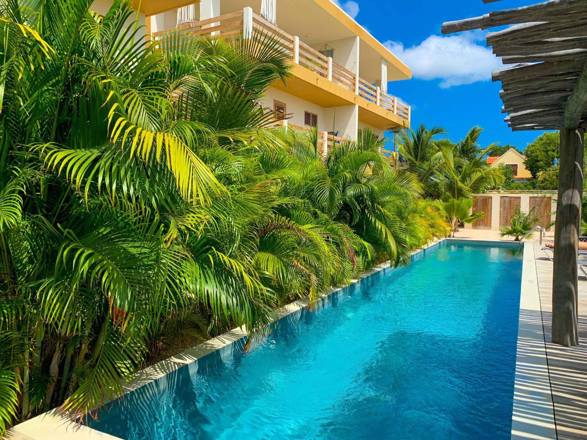 Isla Penthouse & Garden Apartments Bonaire Кралендижк Екстериор снимка